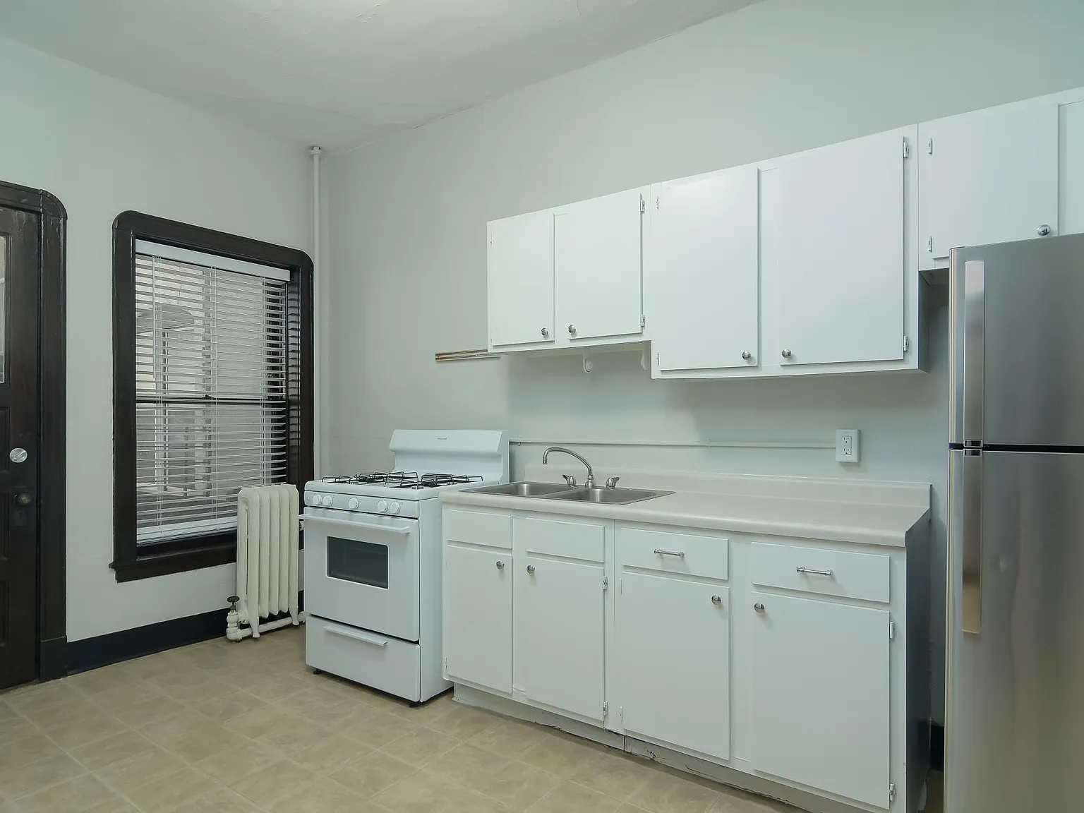 Lowry Hill Apartments — Photo 3