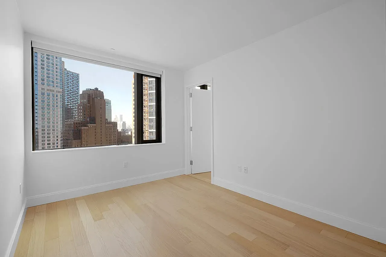 10 City Point — Photo 2