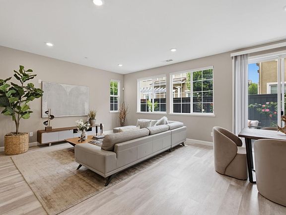 3rd image of 1429 Poppy Ln