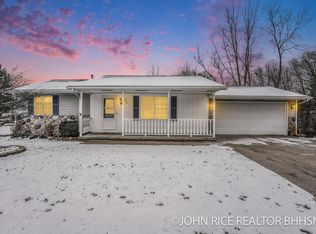 362 York View Ln NW, Comstock Park, MI 49321