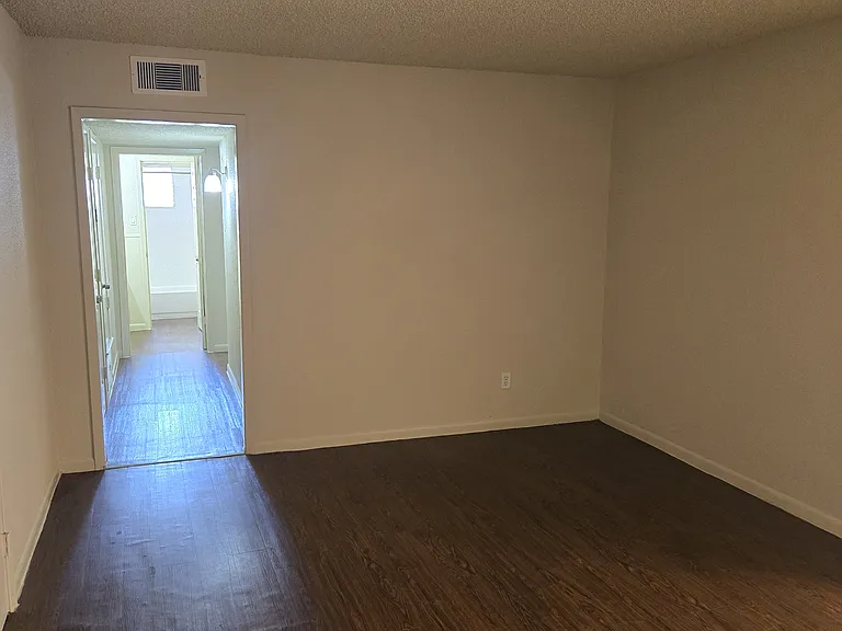 Alamo Apartments — Photo 21