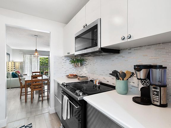 2nd image of 1021 Mockingbird Lane #406