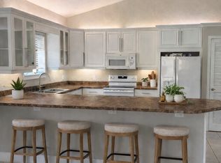 1105 Raintree Ln, Wellington, FL 33414