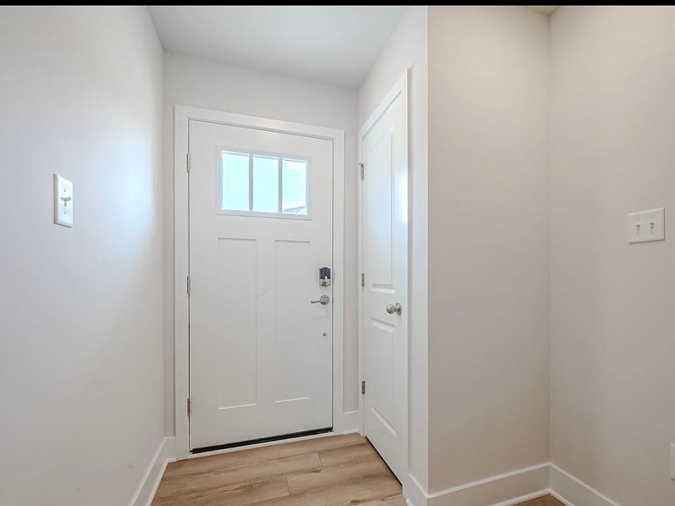1st image of 29447 Oxford Dr