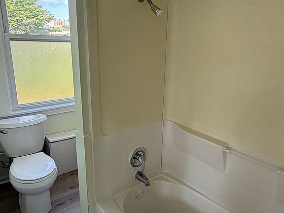 3rd image of 25-31 Franklin St #4