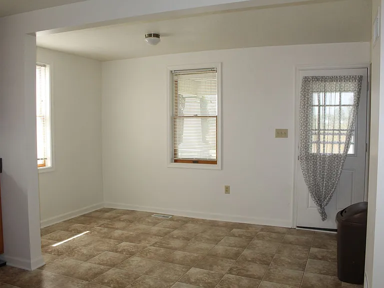 16093 Mellinger Ln — Photo 7