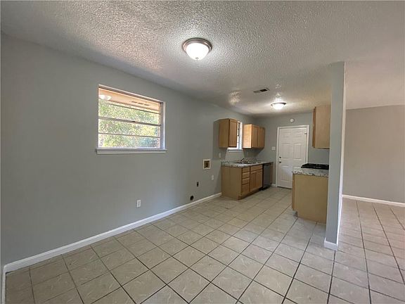3rd image of 5233 Oak Crest Dr