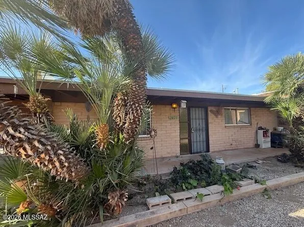 2823 N Eastgate Dr, Tucson, AZ 85712