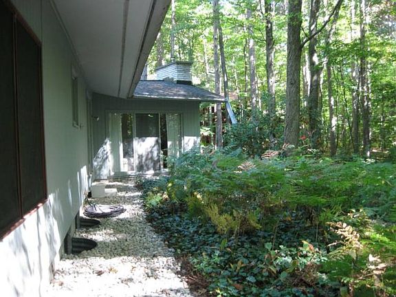 3rd image of 1215 Dilloway Dr