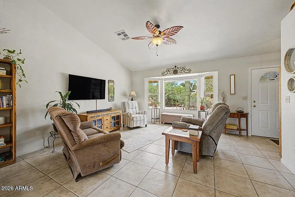 3 bed, 2.0 bath, 1493 sqft, $2,400 — Photo 2