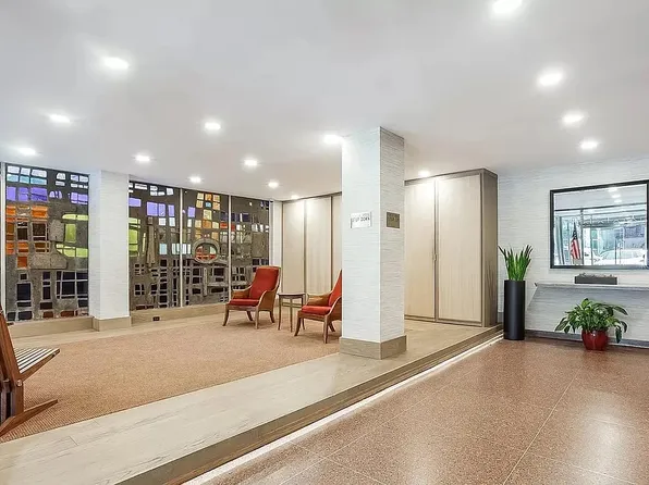 345 East 69th Street 8E image 8 of 9