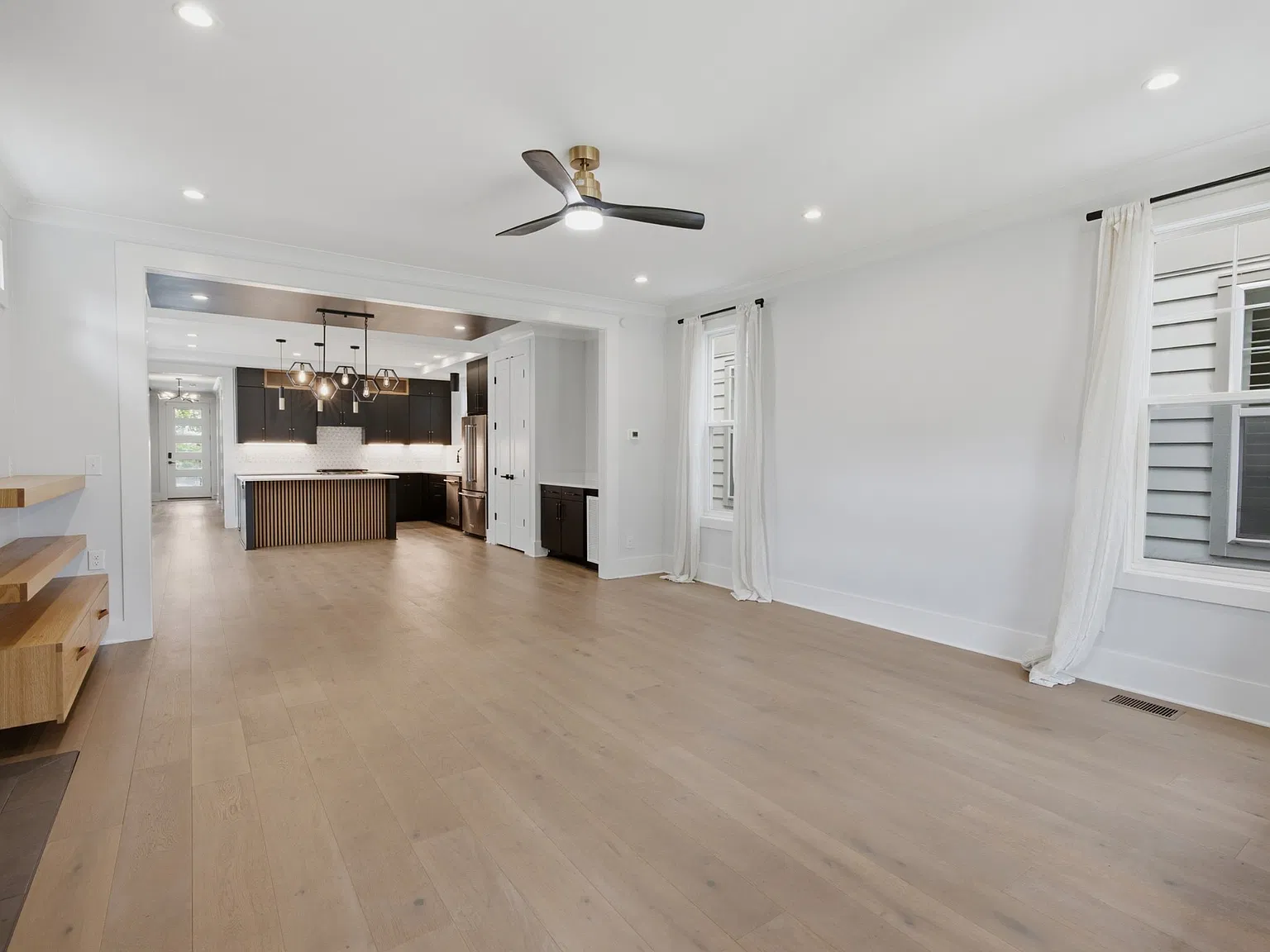 4 bed, 3.5 bath, 2529 sqft, $3,900 — Photo 4