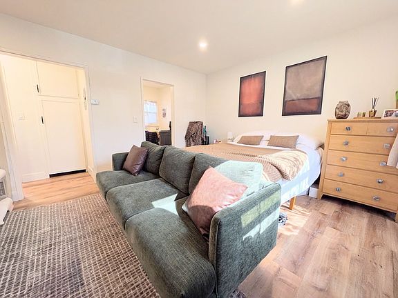 2nd image of 10985 Culver Blvd