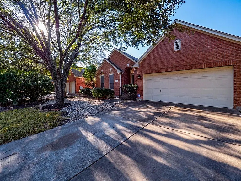 1901 Dapplegrey Ln — Photo 28