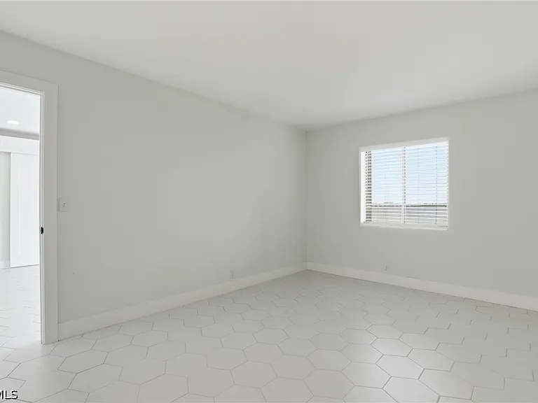 2885 Palm Beach Blvd #402 — Photo 8