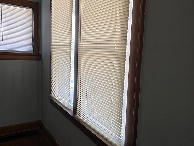 4370 Saint Lawrence Ave — Photo 10
