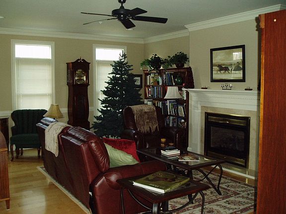 4th image of 125 Blue Stone Hills Dr