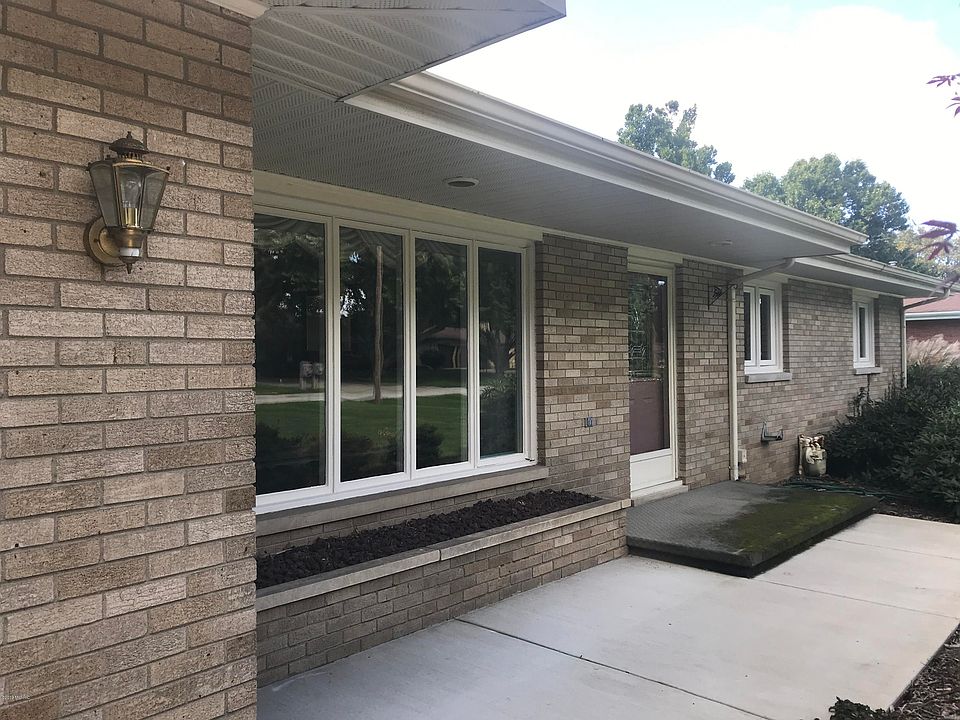 1st image of 1352 Hickory Dr