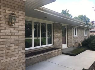 1352 Hickory Dr, Saint Joseph, MI 49085