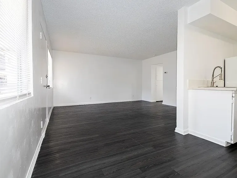 2616 Sherwood St #17 — Photo 6