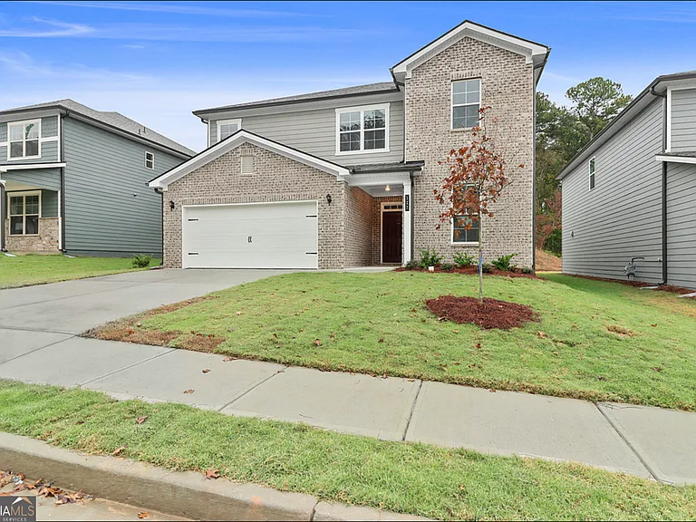 127 Vivian Ln — Photo 2