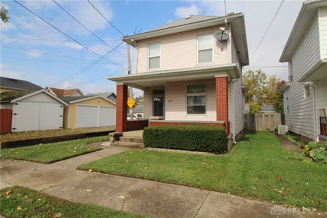 620 Woodlawn Ave photo 1