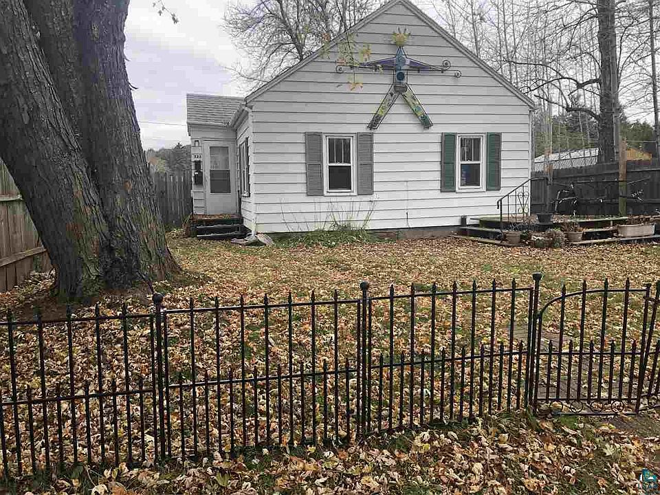 1st image of 523 NW 72nd Ave W