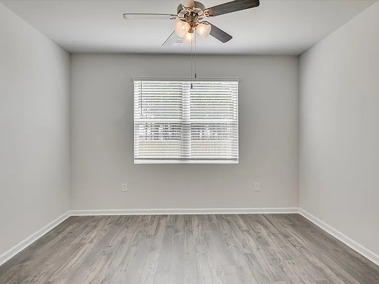 811 Grovebury Ct — Photo 9