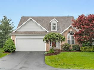 90 Lake Pointe Cir, Canfield, OH 44406