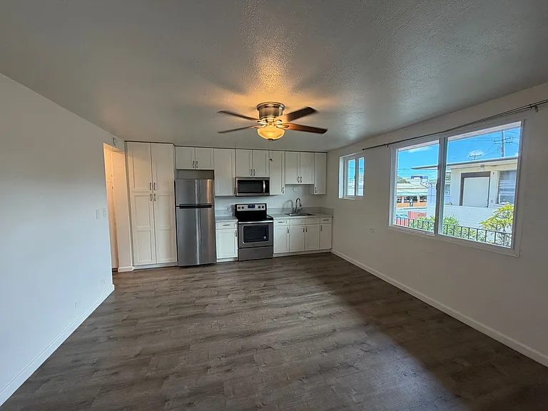 2048 S Beretania St — Photo 1