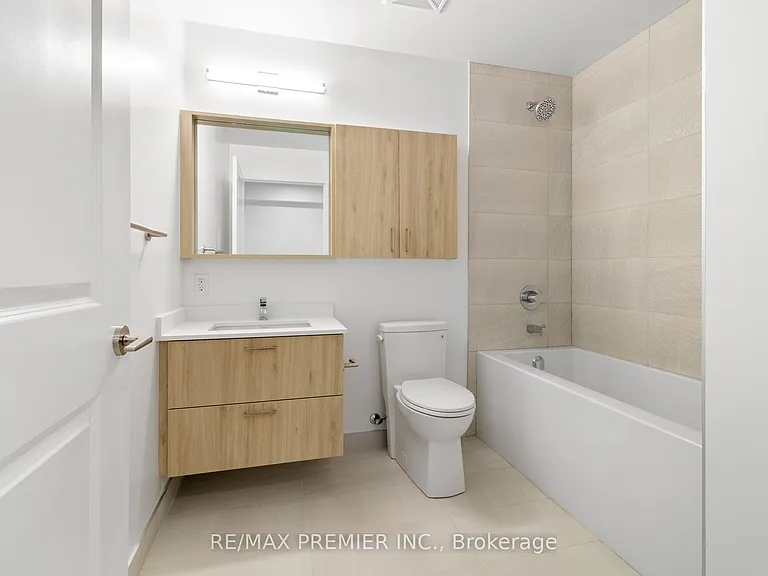 30 Upper Mall Way #909 — Photo 33