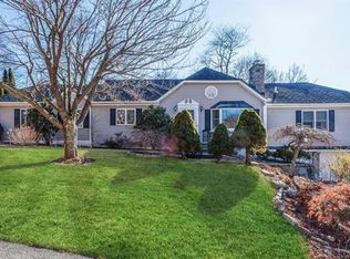 7 Brundage St, Armonk, NY 10504