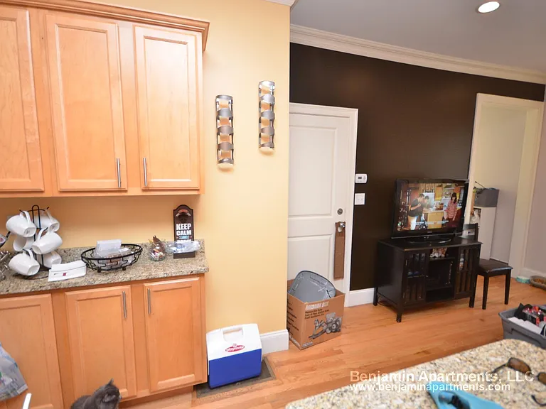27 Lothrop St #8 — Photo 3