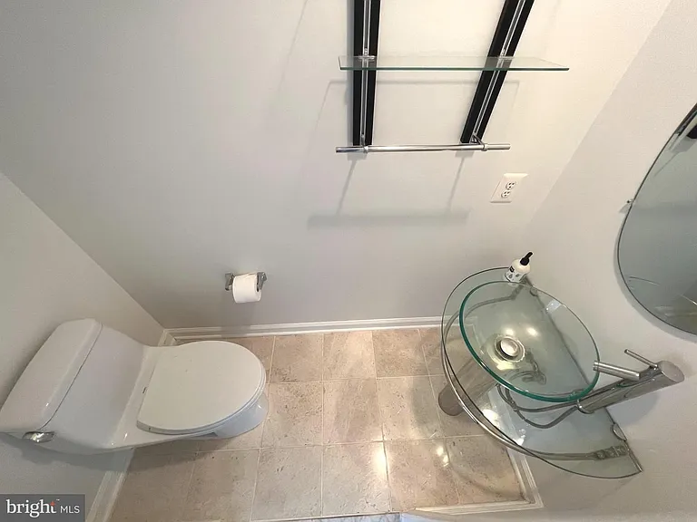 2724 Oak Leaf Ct — Photo 10