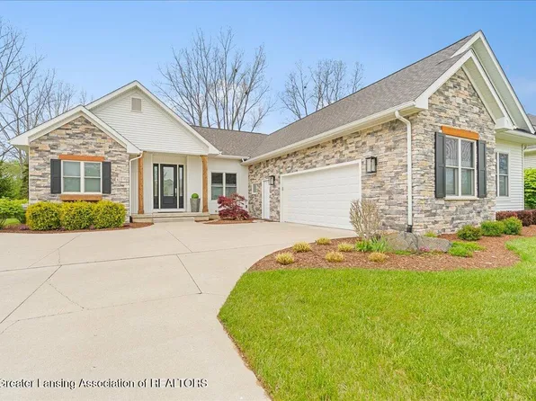 822 Laurelwood Dr, Lansing, MI 48917