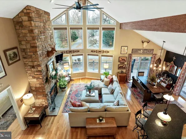 75 Wampum Ln, Hedgesville, WV 25427