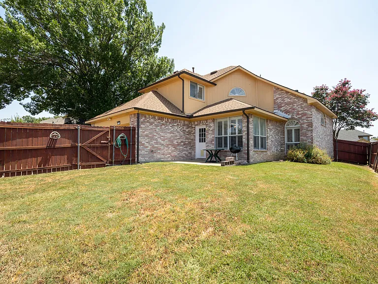 1726 Northampton Dr — Photo 27
