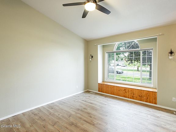 5th image of 805 E Glacier Peak Dr