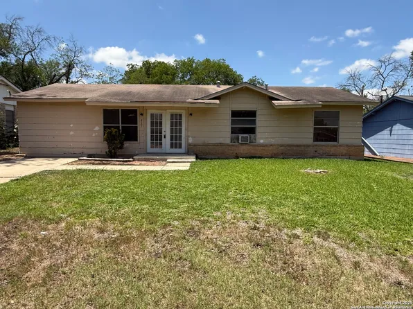 827 Horseshoe, Universal City, TX 78148