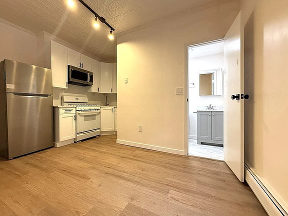 2nd image of 1919 Willow Ave #5