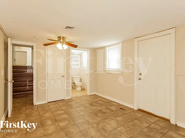 4411 NE 49th Ter — Photo 12