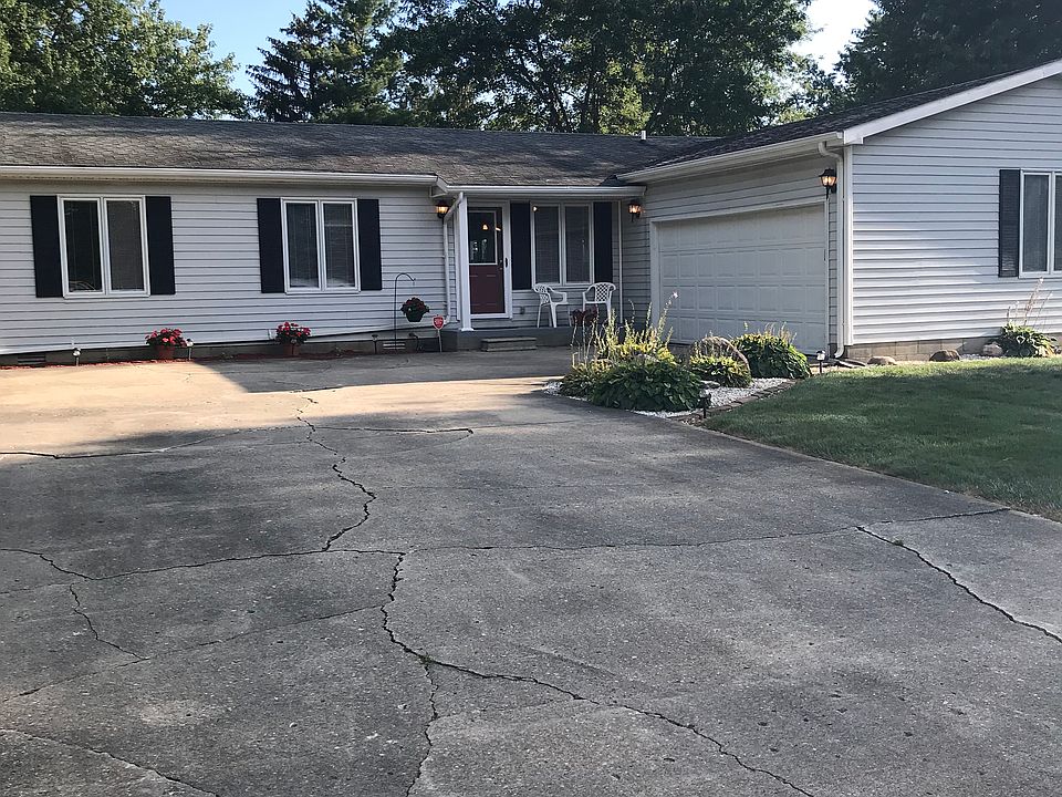 1st image of 147 W Birch Ln