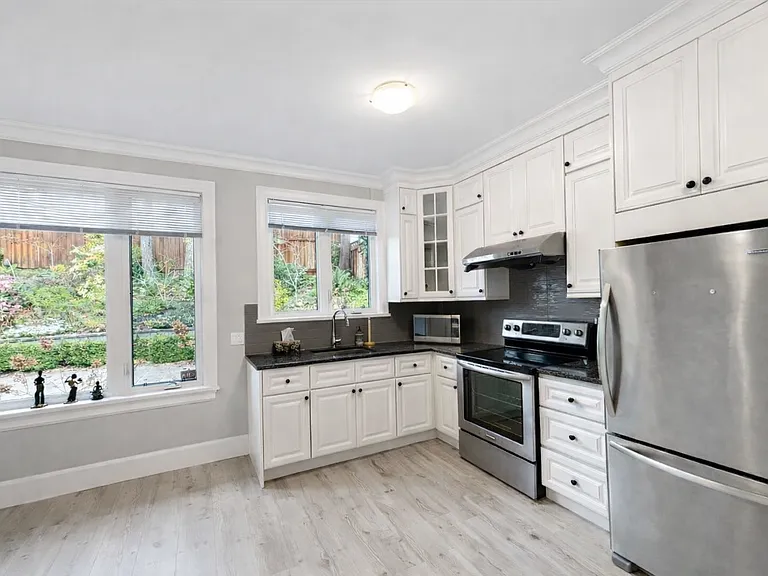 3608 Greentree Ln — Photo 8