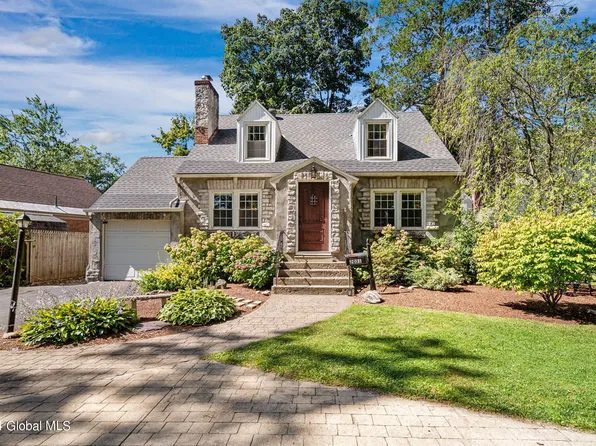 2031 Regent Street, Niskayuna, NY 12309