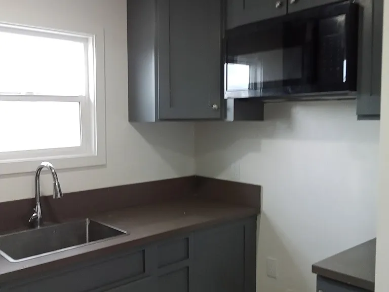 240 E 60th St #8 — Photo 1