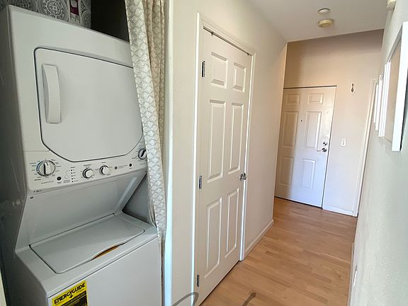 5th image of 1121 40th St APT 1206