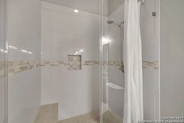 728 E Guenther St — Photo 26