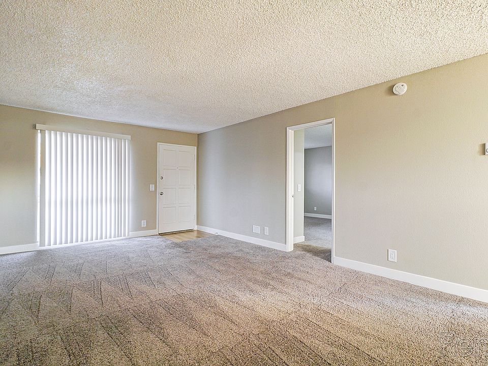 2 Bedroom - Living Room 2