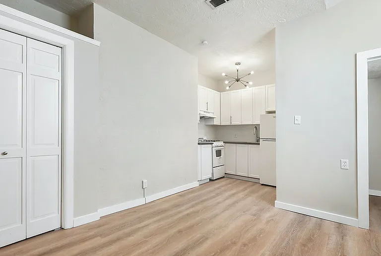 416 Bailey Ave — Photo 3