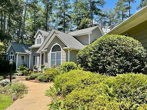 3rd image of 380 Pine Reach Dr